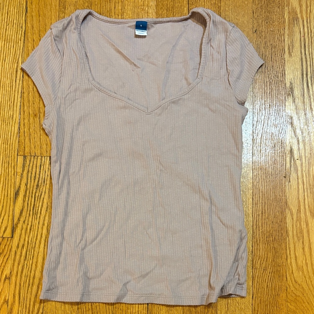 Old Navy Tan V-Neck Short Sleeve Tee🩵